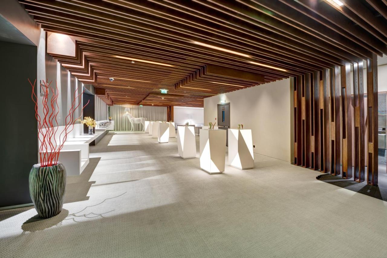 ザ アクト ホテル シャールジャ シャルジャ エクステリア 写真 The lobby of the hotel