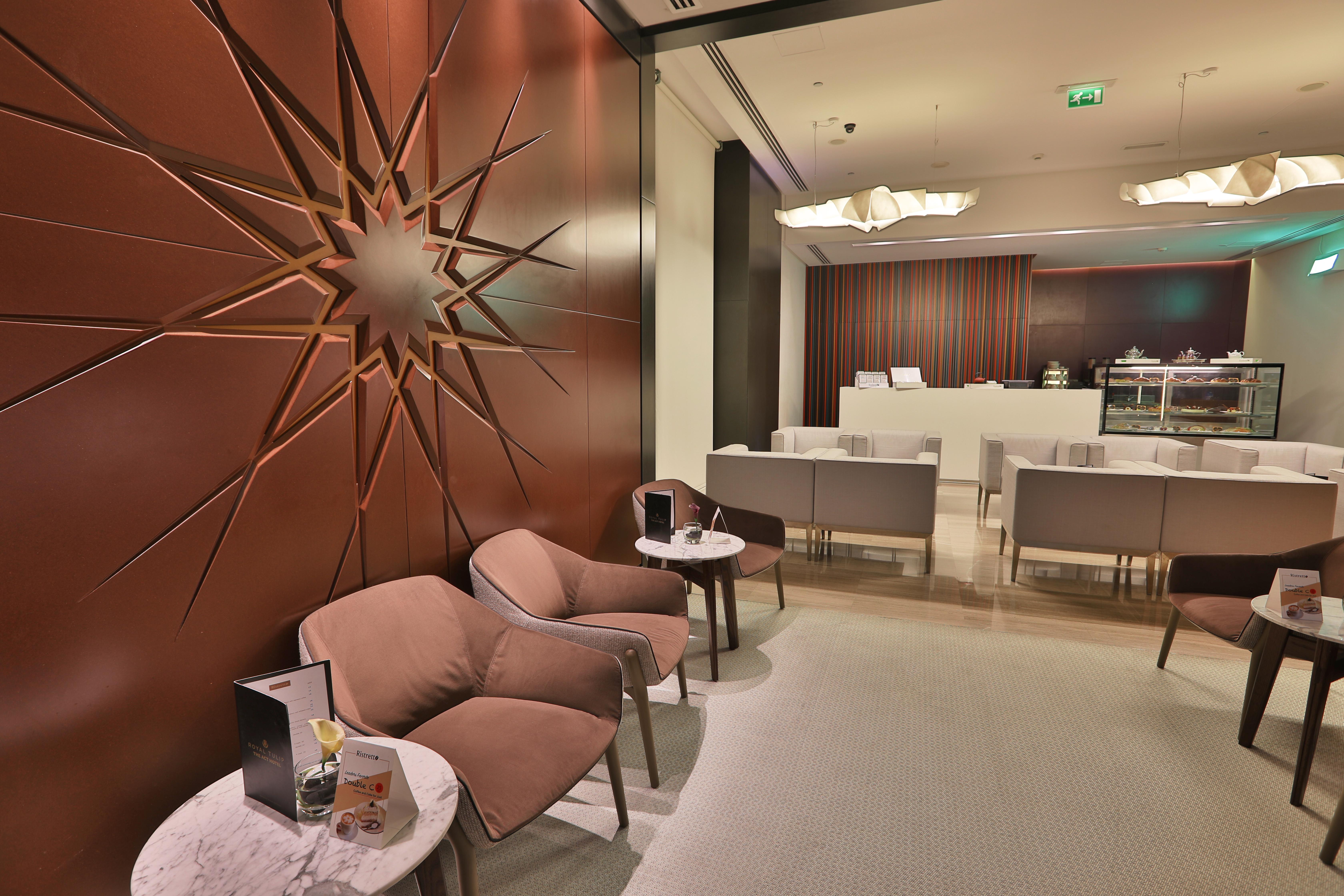 ザ アクト ホテル シャールジャ シャルジャ エクステリア 写真 The lounge at the airport