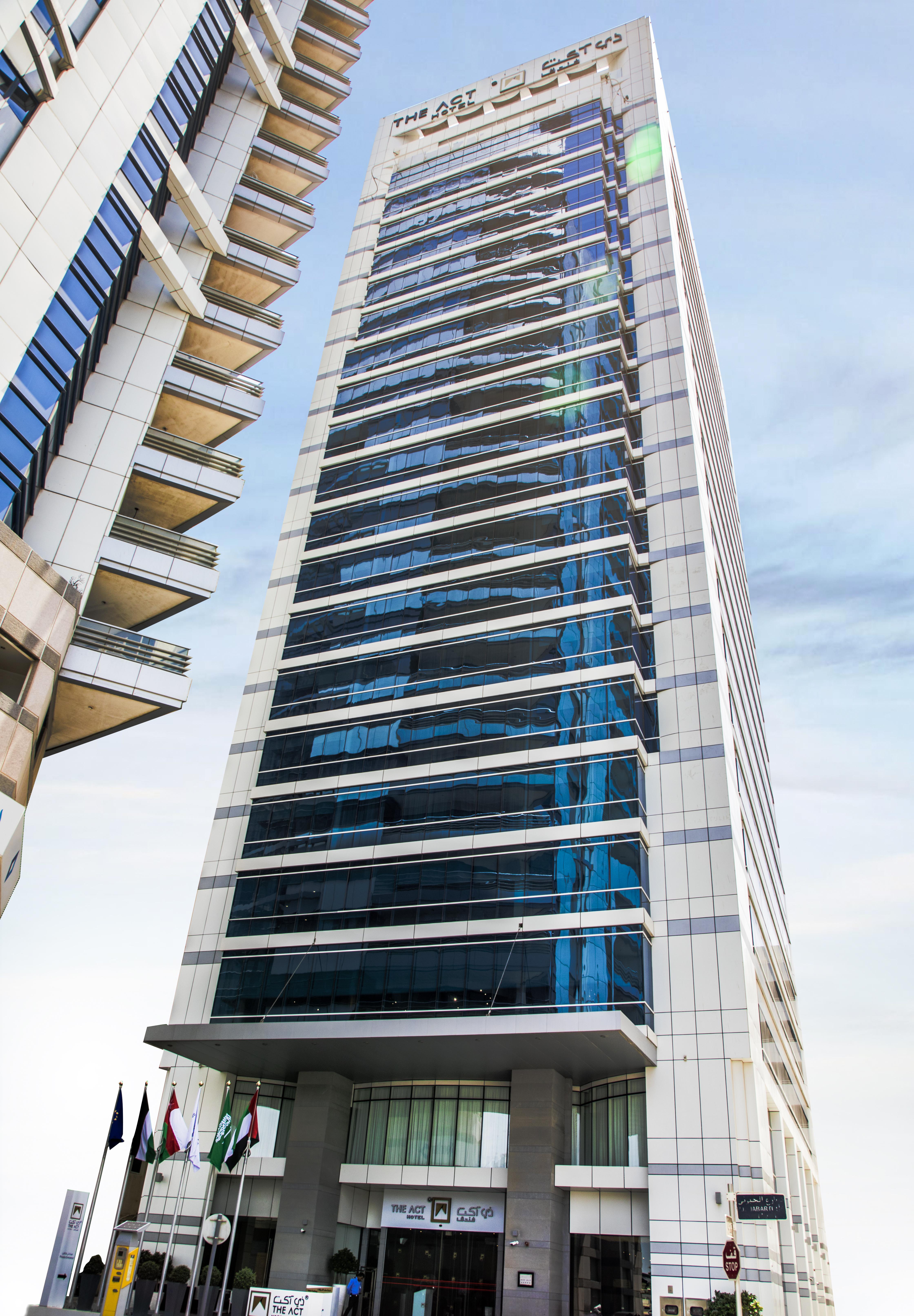 ザ アクト ホテル シャールジャ シャルジャ エクステリア 写真 The 100-meter high building of the university