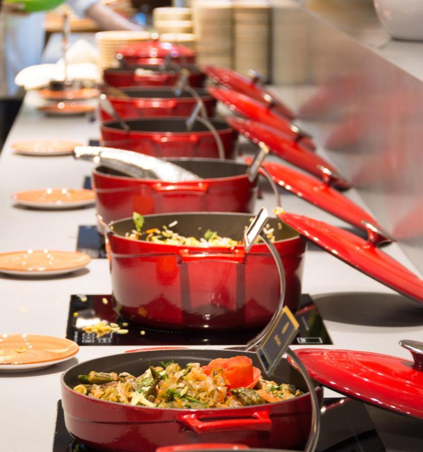 ザ アクト ホテル シャールジャ シャルジャ エクステリア 写真 Le Creuset cookware