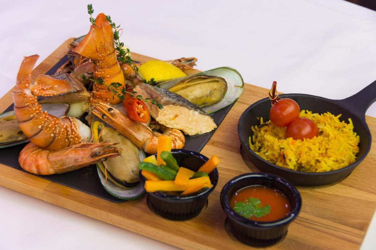 ザ アクト ホテル シャールジャ シャルジャ エクステリア 写真 Seafood platter