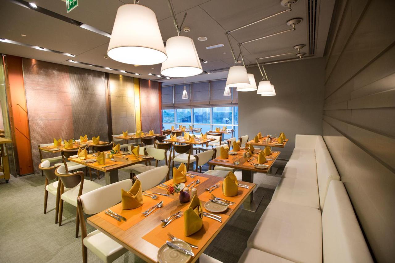 ザ アクト ホテル シャールジャ シャルジャ エクステリア 写真 The interior of the restaurant