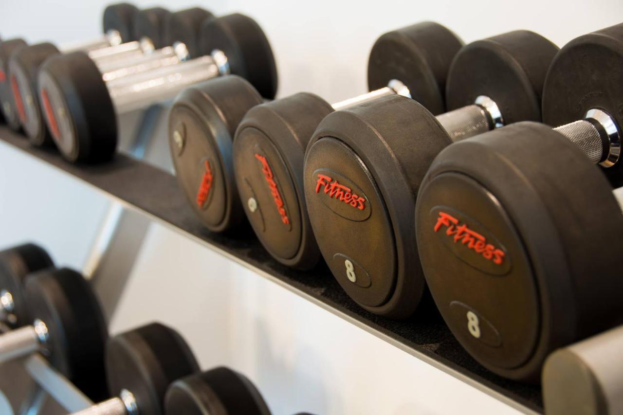 ザ アクト ホテル シャールジャ シャルジャ 設備 写真 Dumbbells on a rack