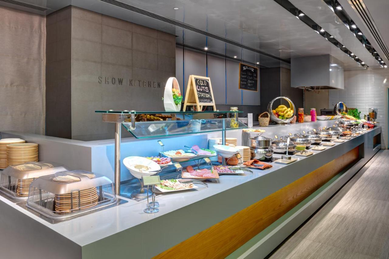 ザ アクト ホテル シャールジャ シャルジャ エクステリア 写真 A buffet at a hotel